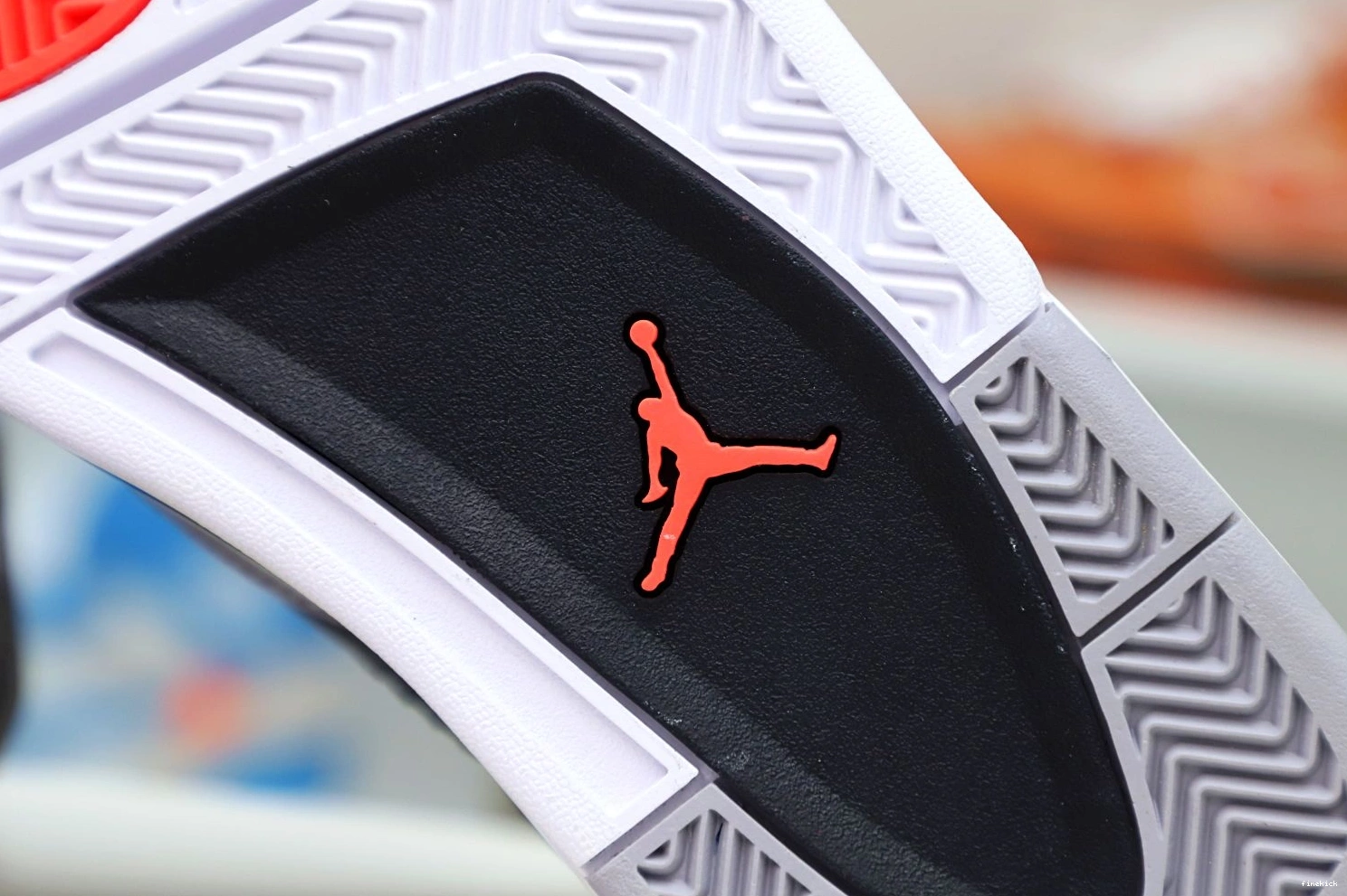 INFRARED AIR JORDAN 4 0215